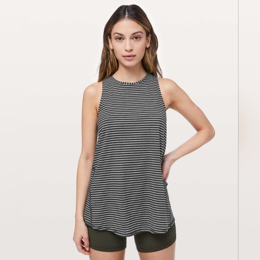 Lululemon All Tied Up Tank Black White Athletic Sz 4